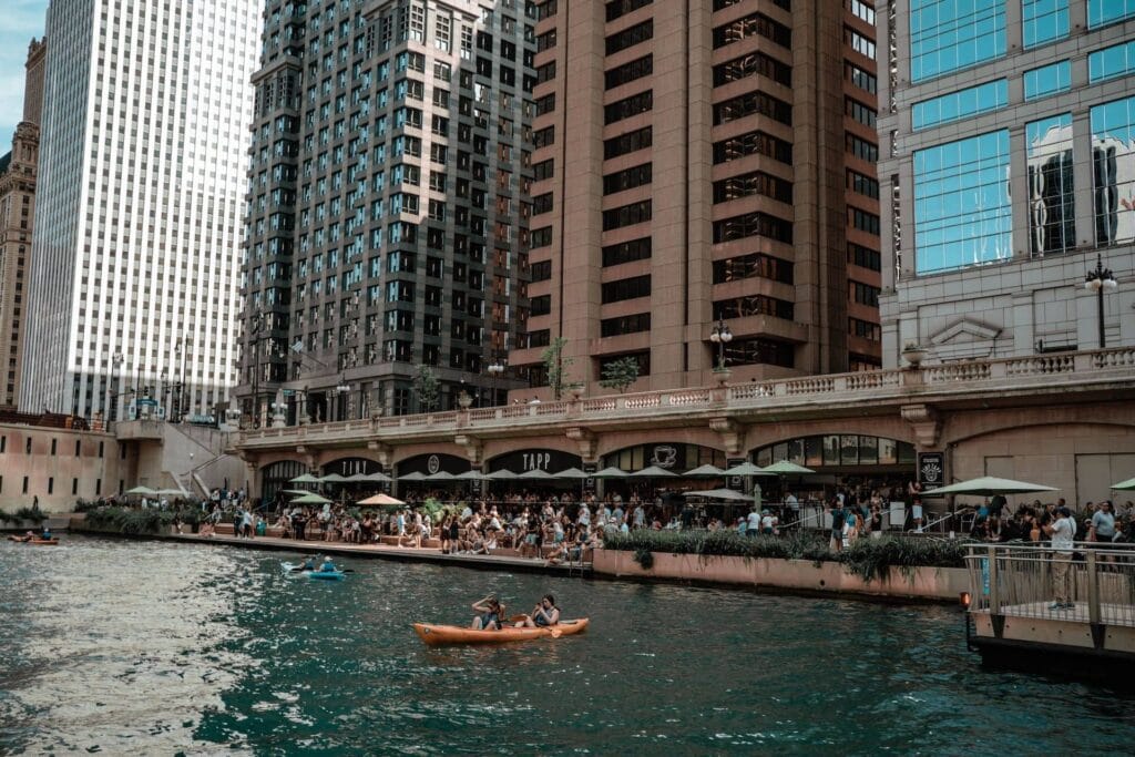 El encanto del Chicago Riverwalk Donde la ciudad encuentra el agua